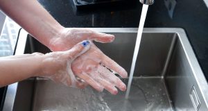 El uso del gel gel de manos en la cocina
